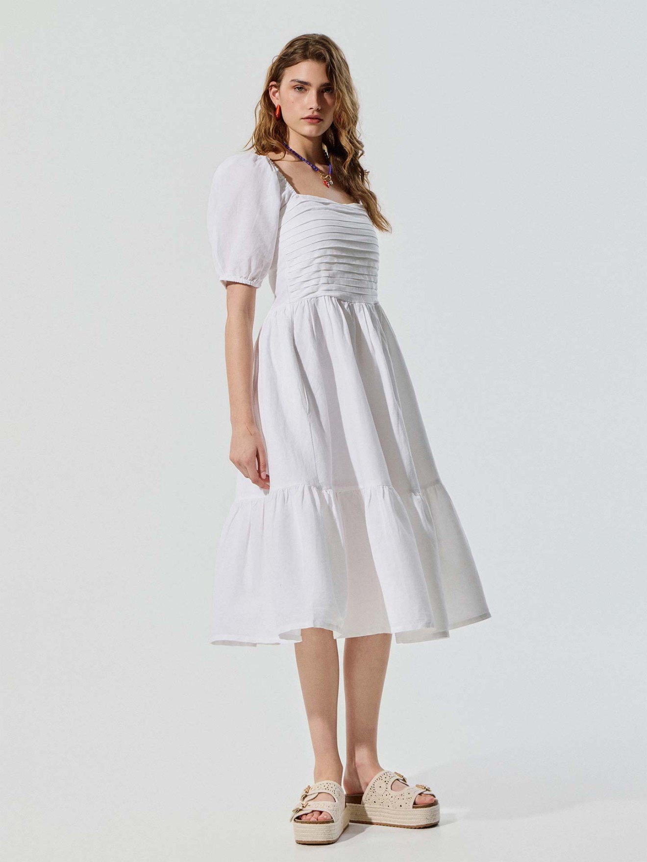 Vestido Midi com Decote Quadrado