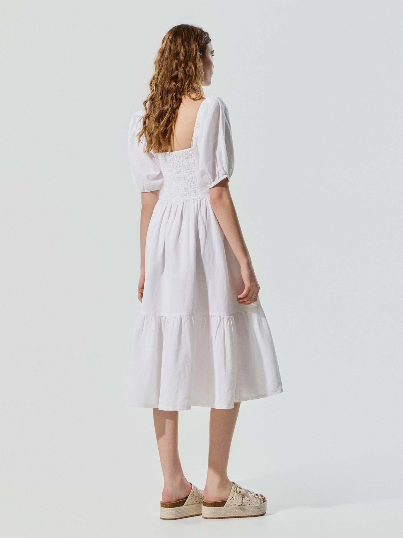 Vestido Midi com Decote Quadrado