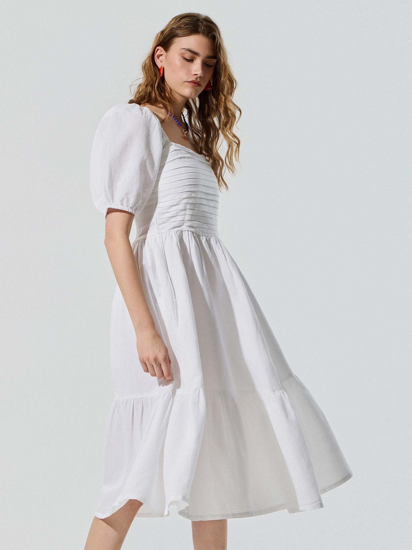 Vestido Midi com Decote Quadrado