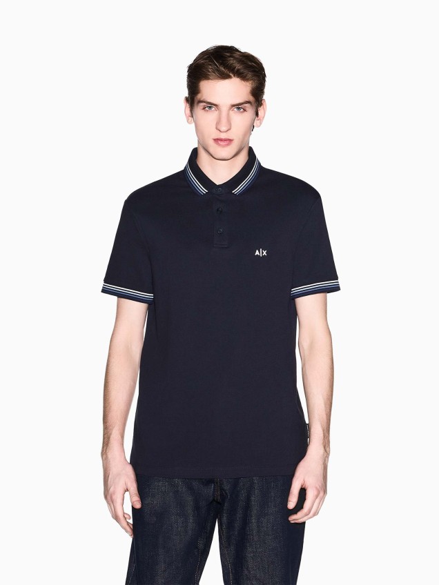 Polo Piqué com Detalhes Contrastantes