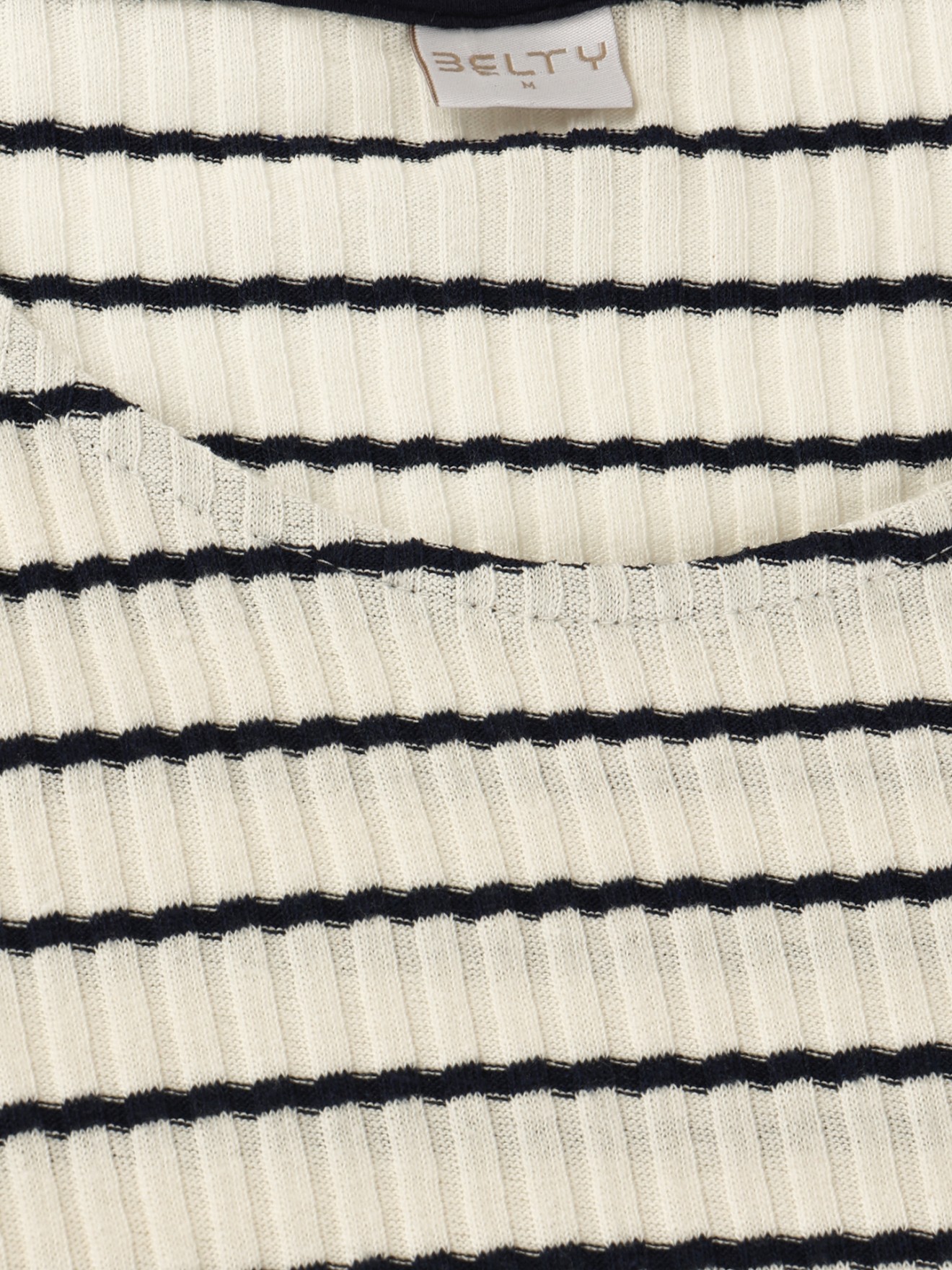 Vestido de Praia �s Riscas