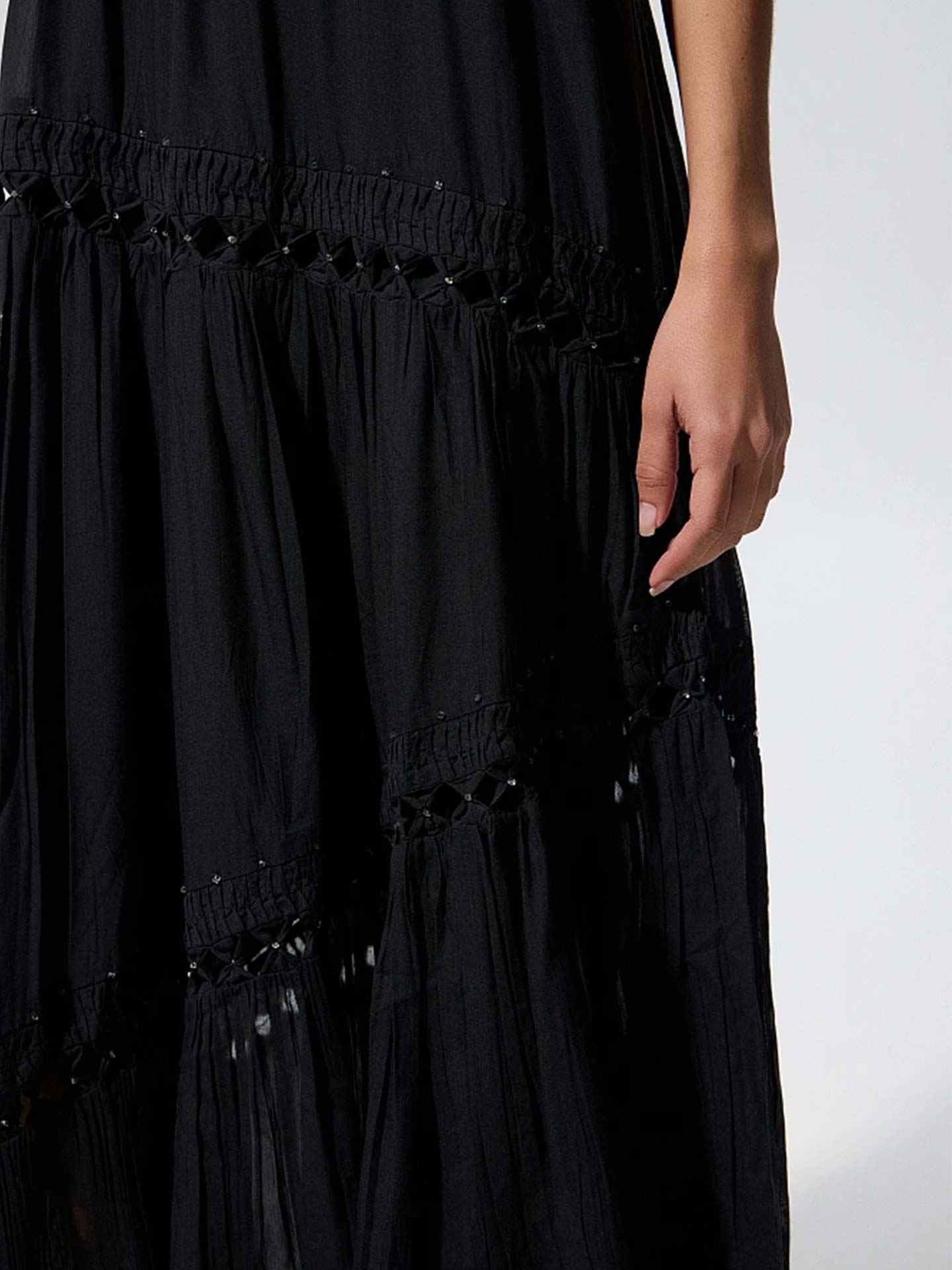 Vestido Comprido com Detalhes Perfurados