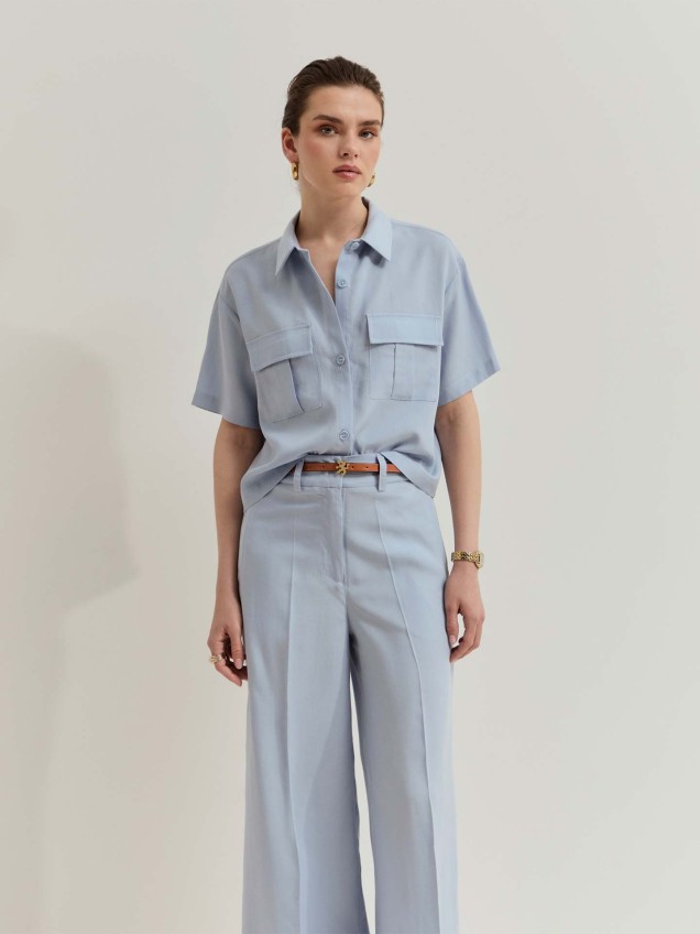 Camisa Cropped com Bolsos de Chapa
