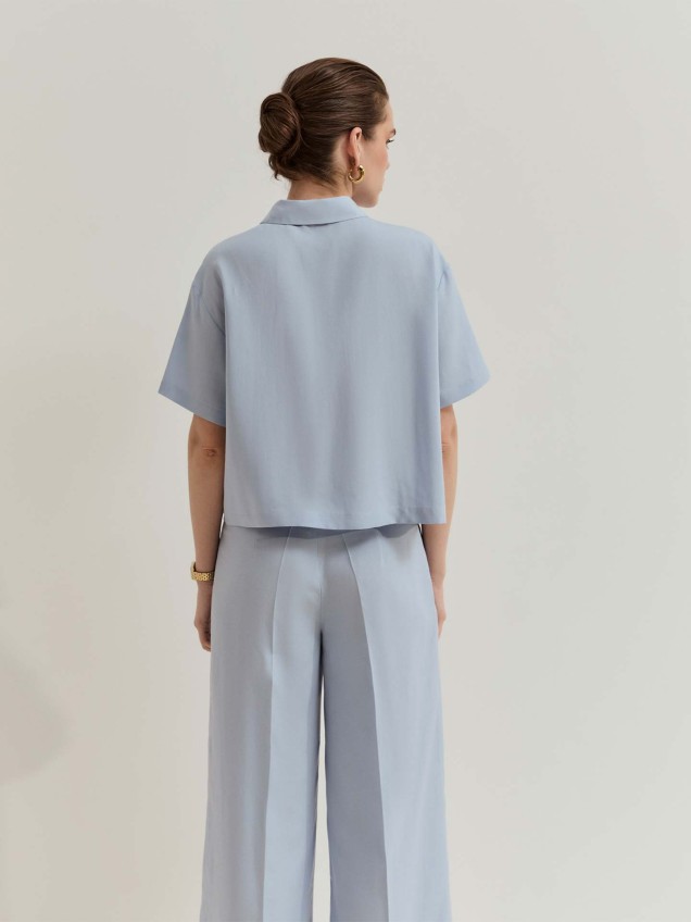 Camisa Cropped com Bolsos de Chapa