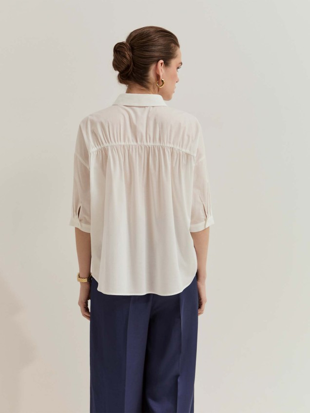 Camisa com Bordado Floral