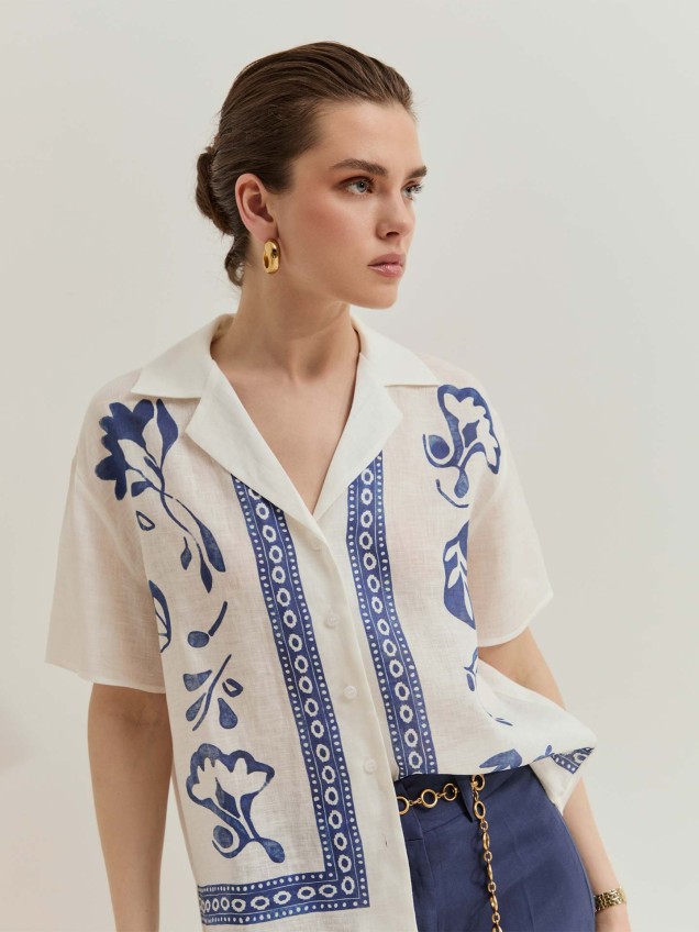 Camisa em Linho com Padrão Floral