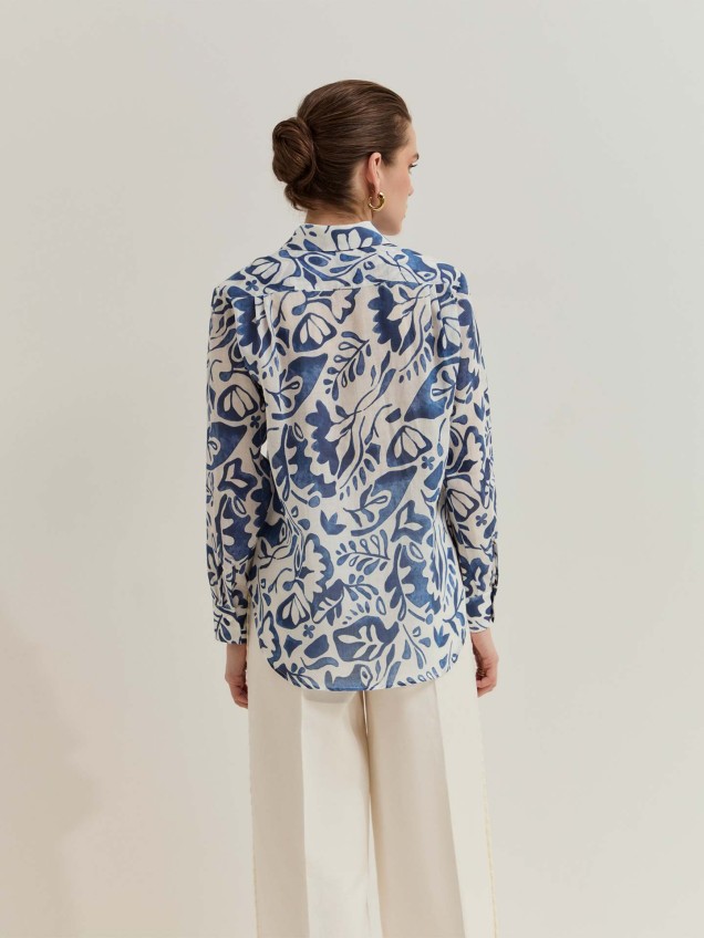 Camisa com Estampado de Folhas