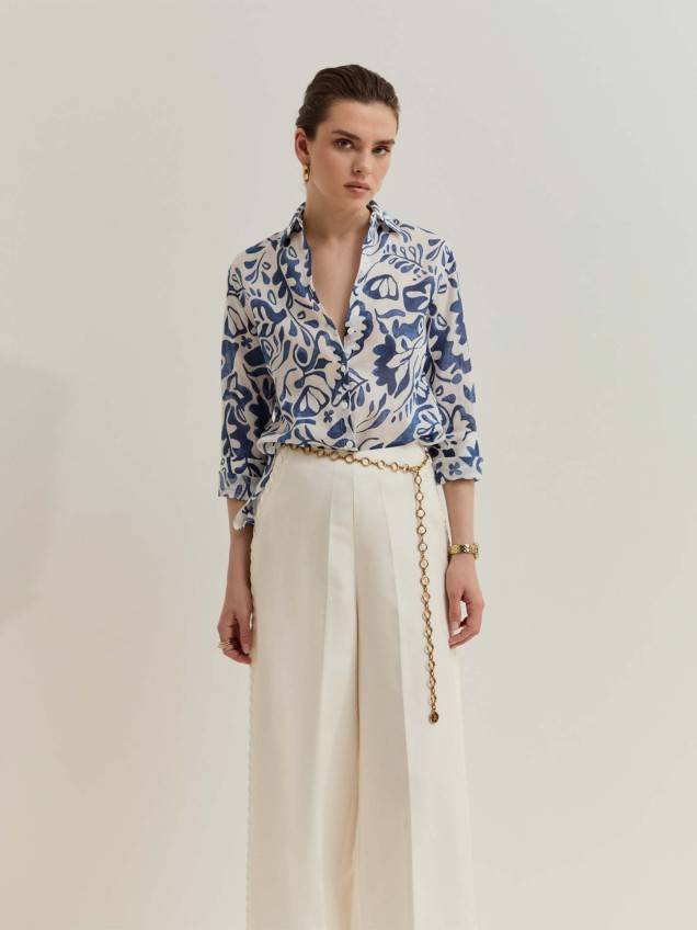 Camisa com Estampado de Folhas