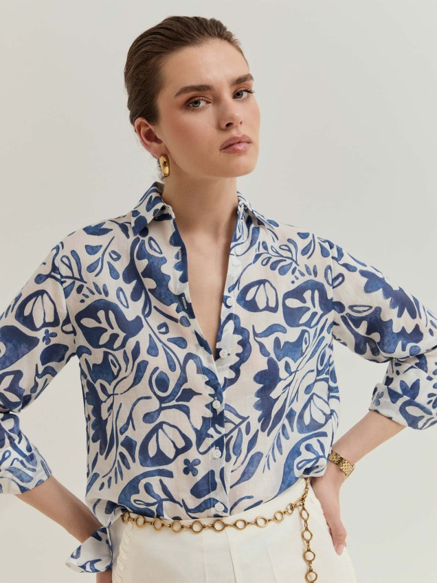 Camisa com Estampado de Folhas