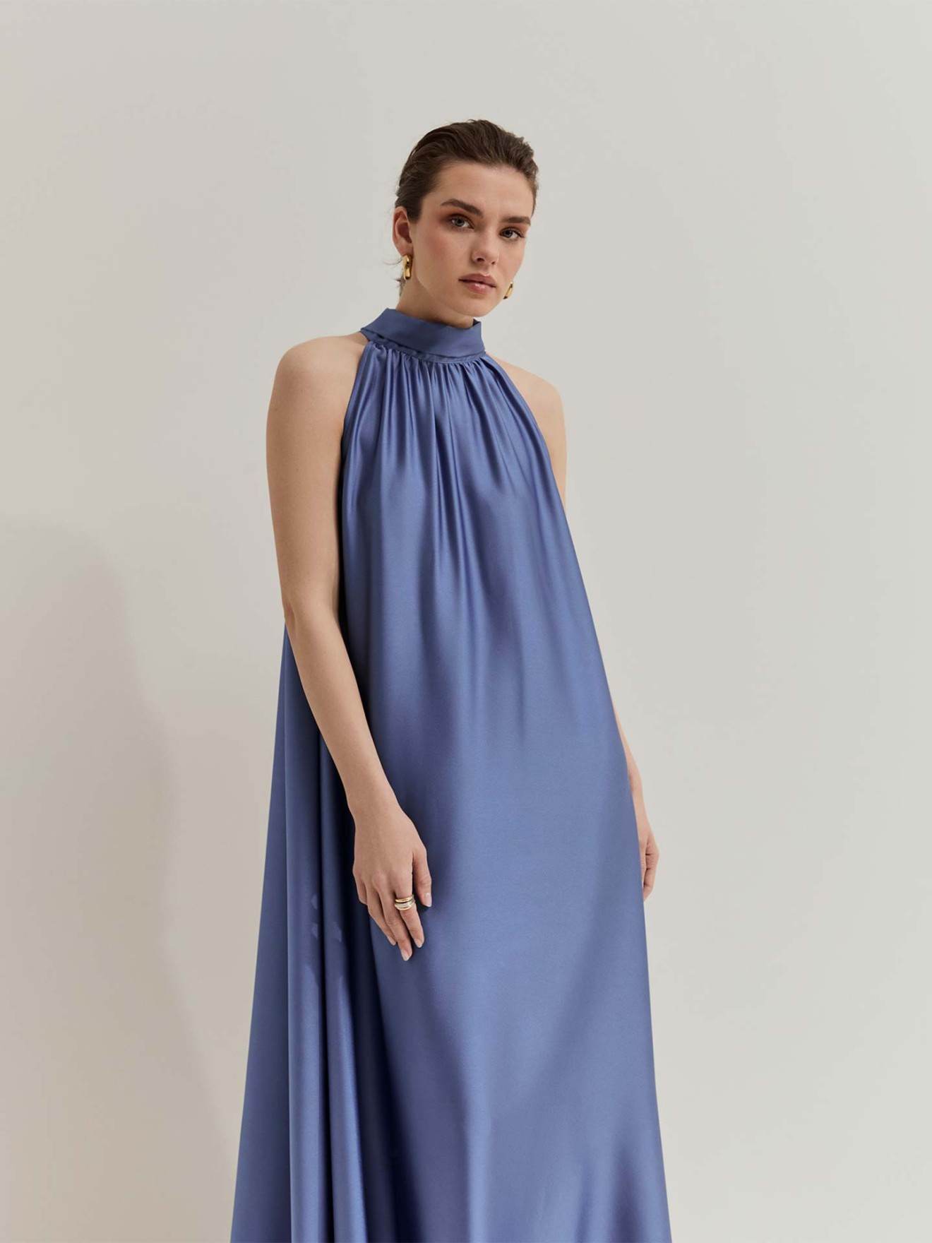 Vestido Fluido de Manga Cava