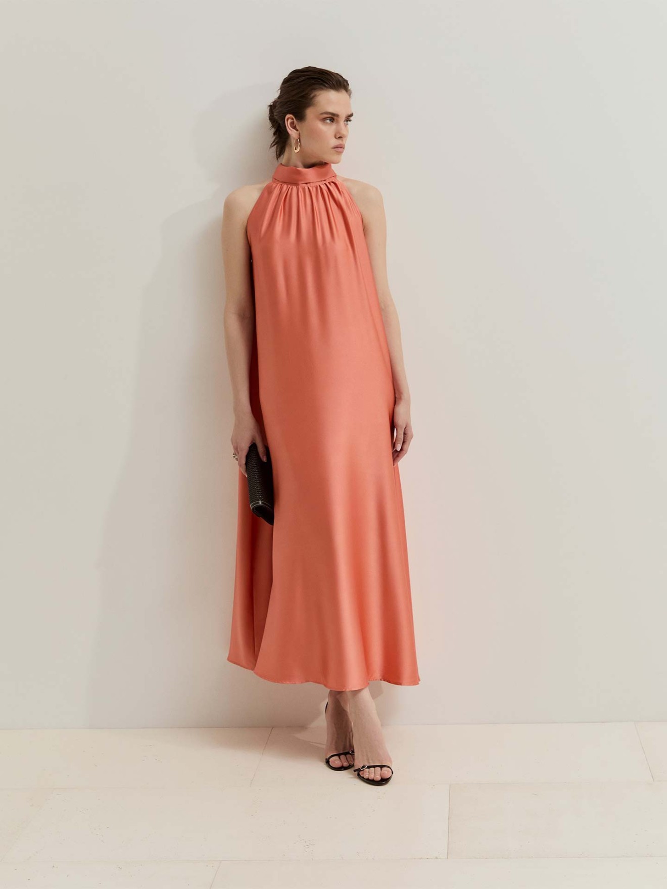 Vestido Fluido de Manga Cava