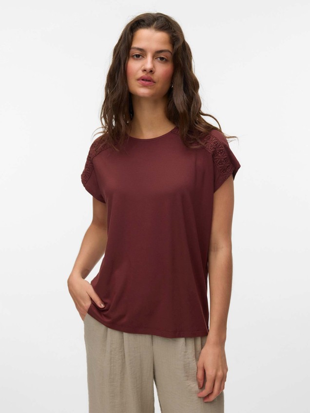 T-shirt com Detalhe de Renda
