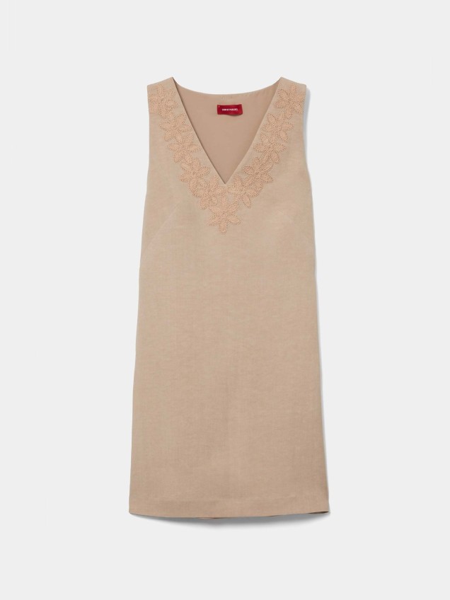Vestido Curto com Bordado Floral