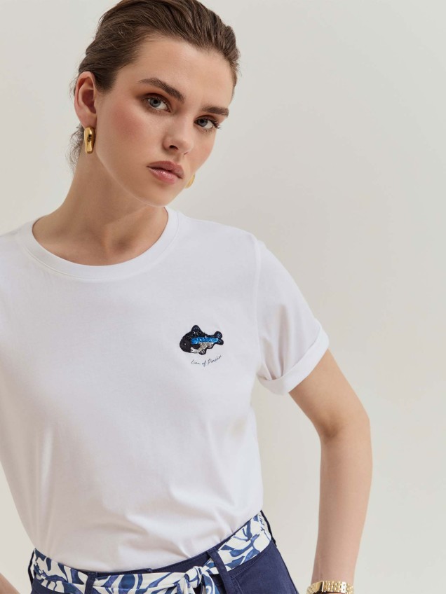 T-shirt com Peixe Bordado