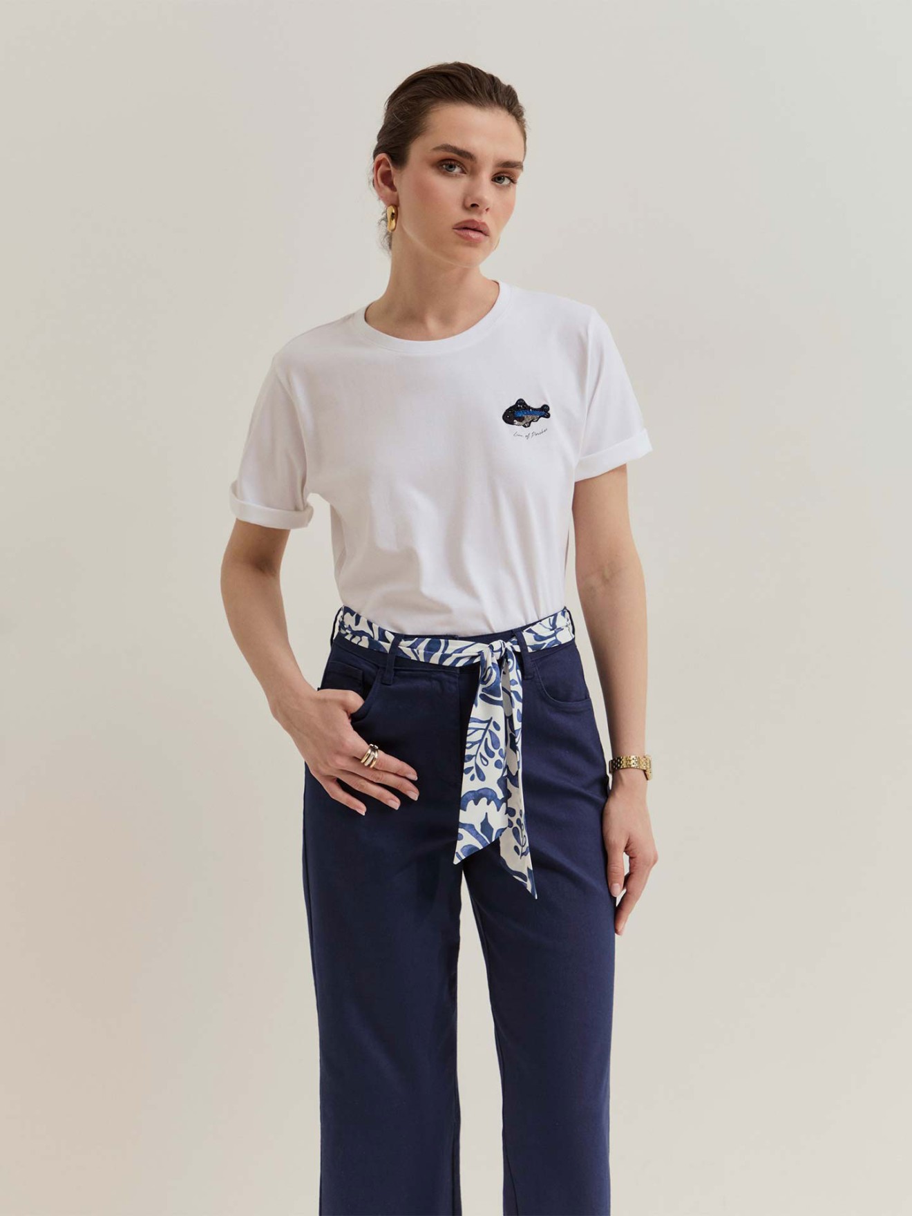 T-shirt com Peixe Bordado
