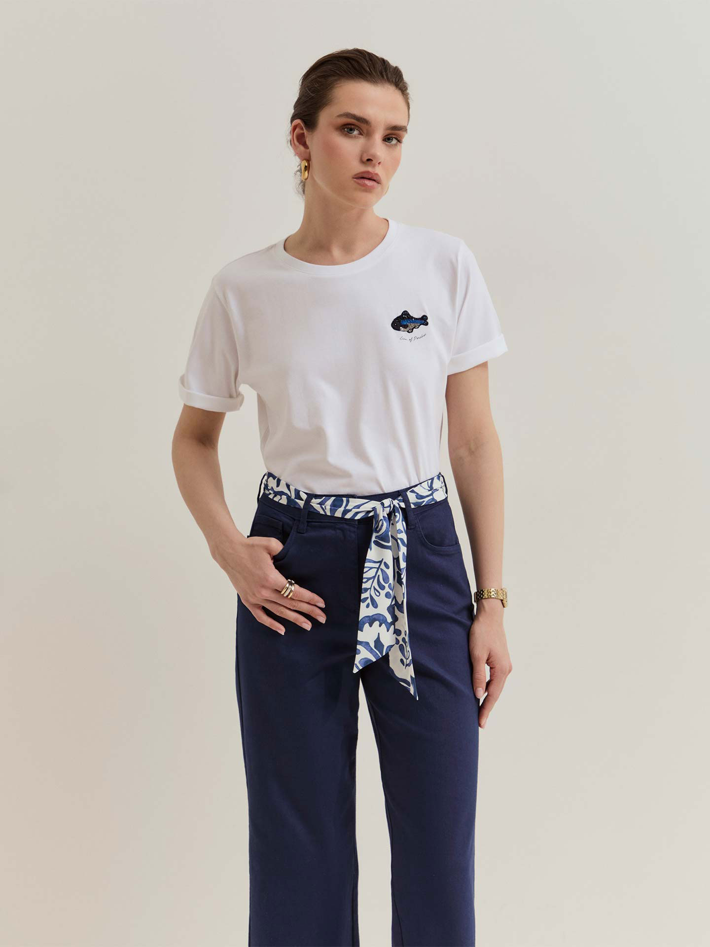 T-shirt com Peixe Bordado