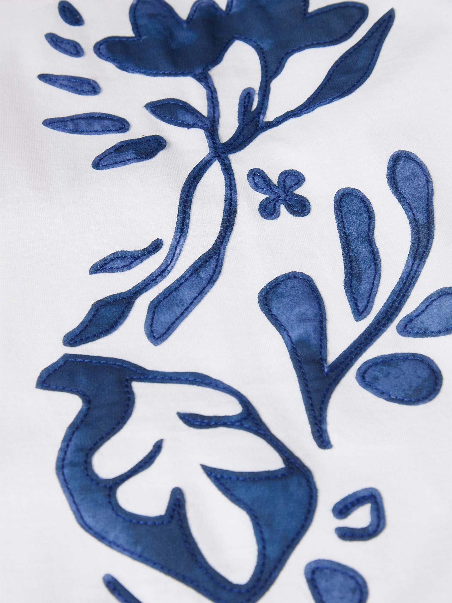 T-shirt com Aplicação Floral