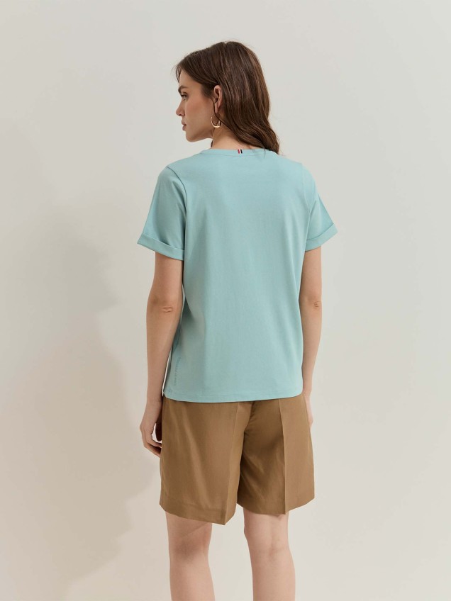 T-shirt com Decote em V