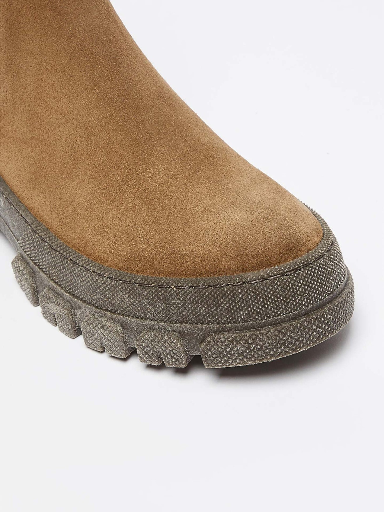 Botins em Camur�a GENEPI