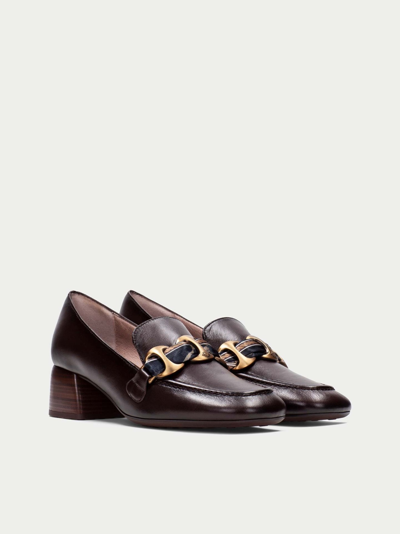 Sapatos Loafers em Pele