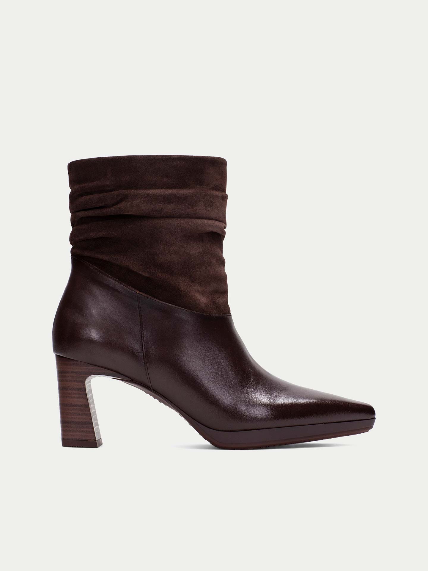 Botas em Pele