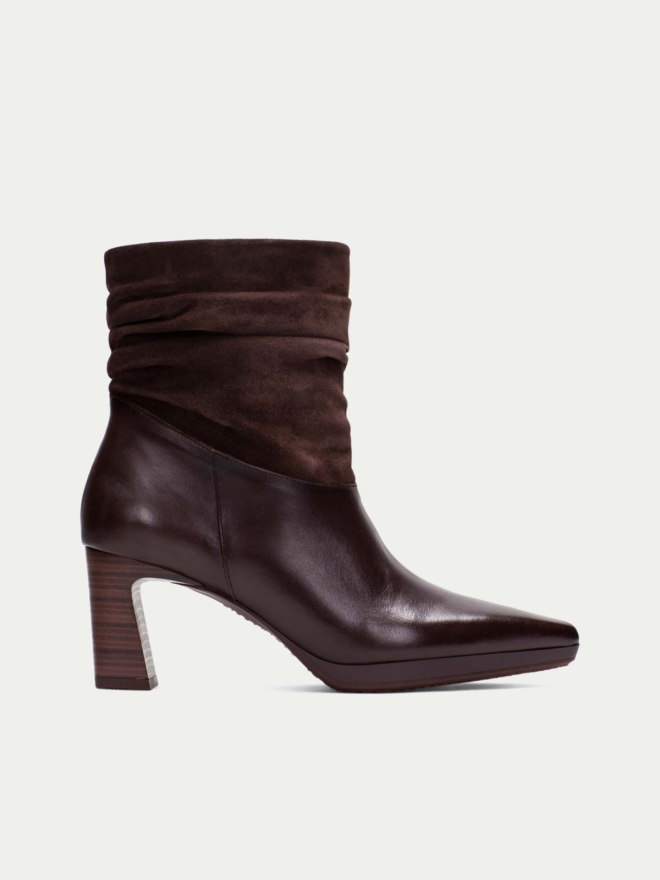 Botas em Pele