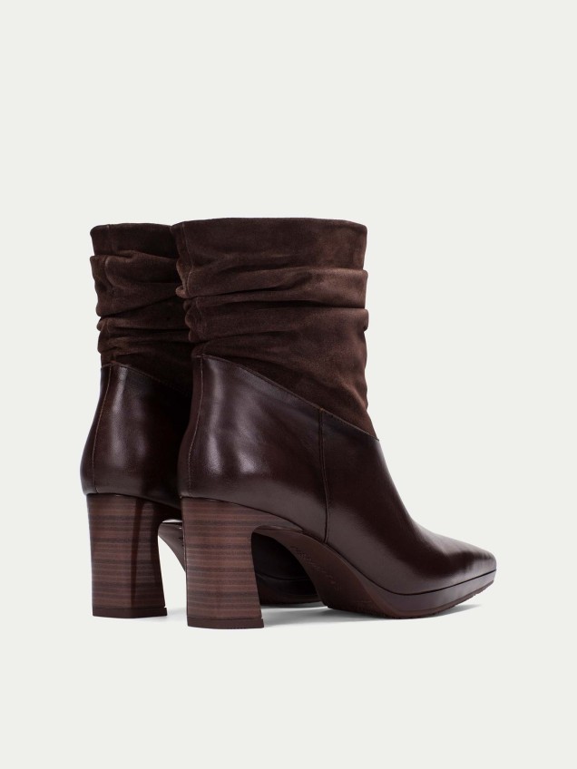 Botas em Pele