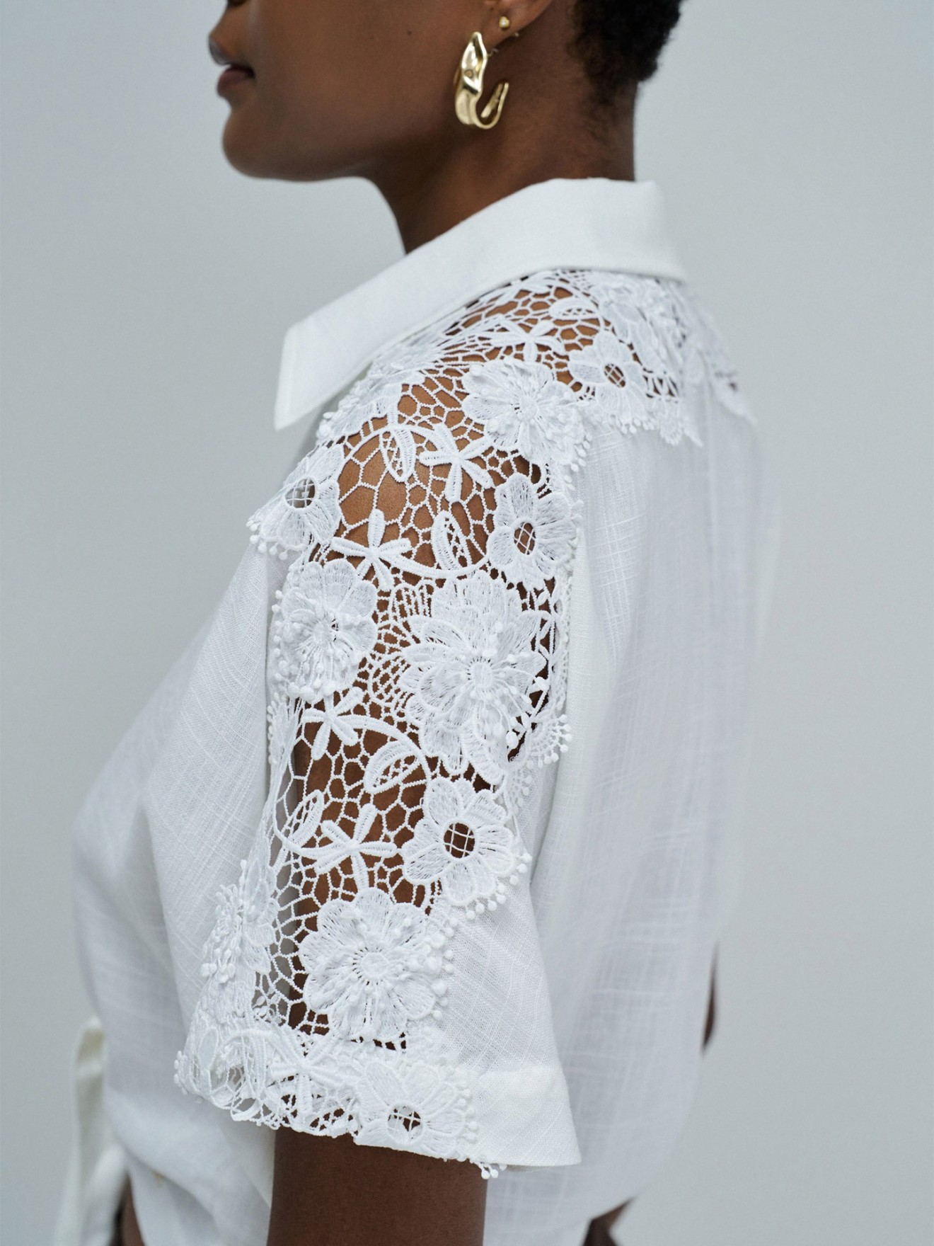 Camisa com Pormenores de Renda e N�