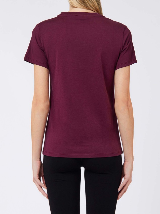T-shirt com Aplicações