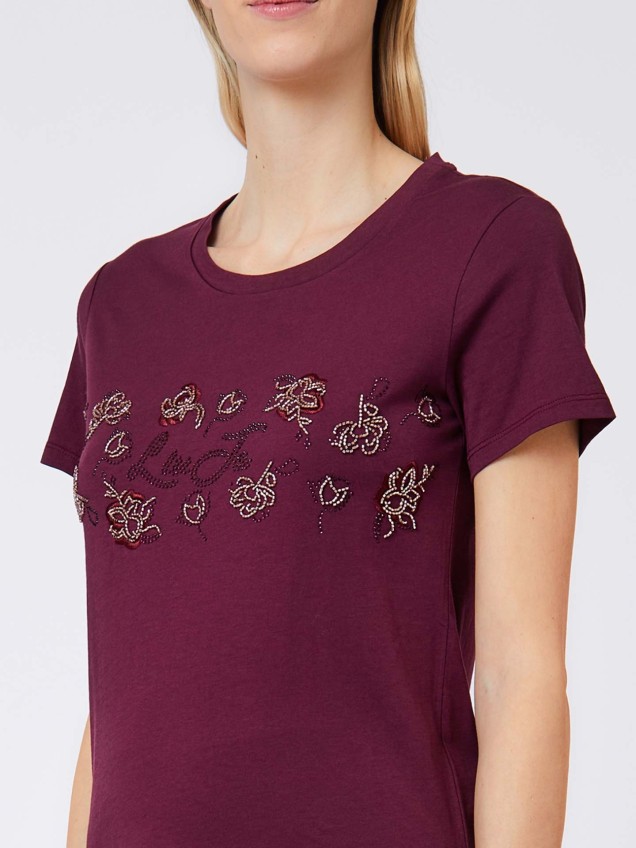 T-shirt com Aplicações