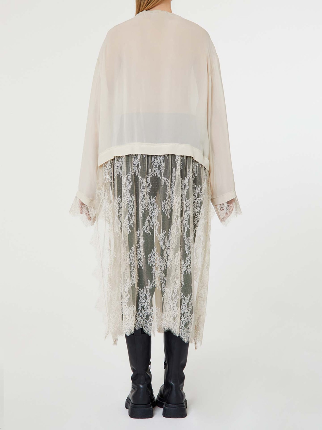 Blusa com Detalhe de Renda