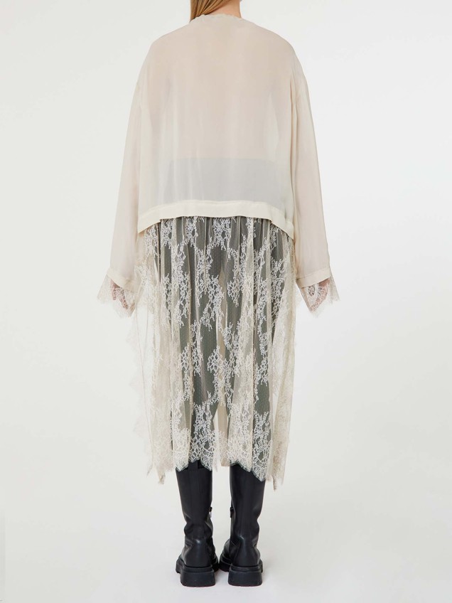 Blusa com Detalhe de Renda