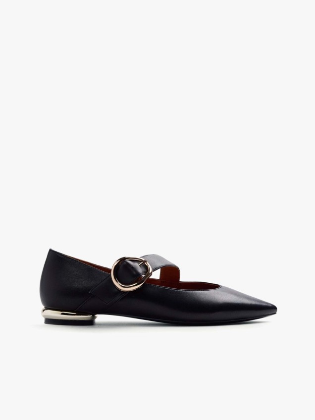 Sapatos de Bico Fino em Pele