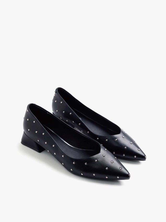 Sapatos de Salto com Tachas
