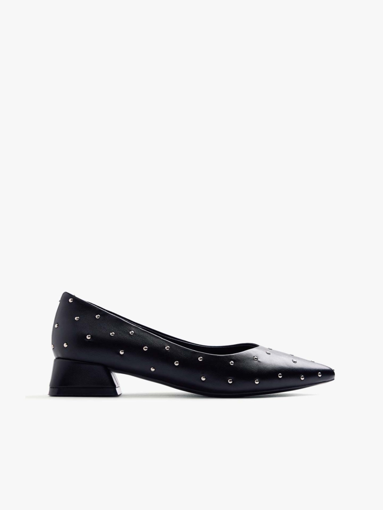 Sapatos de Salto com Tachas