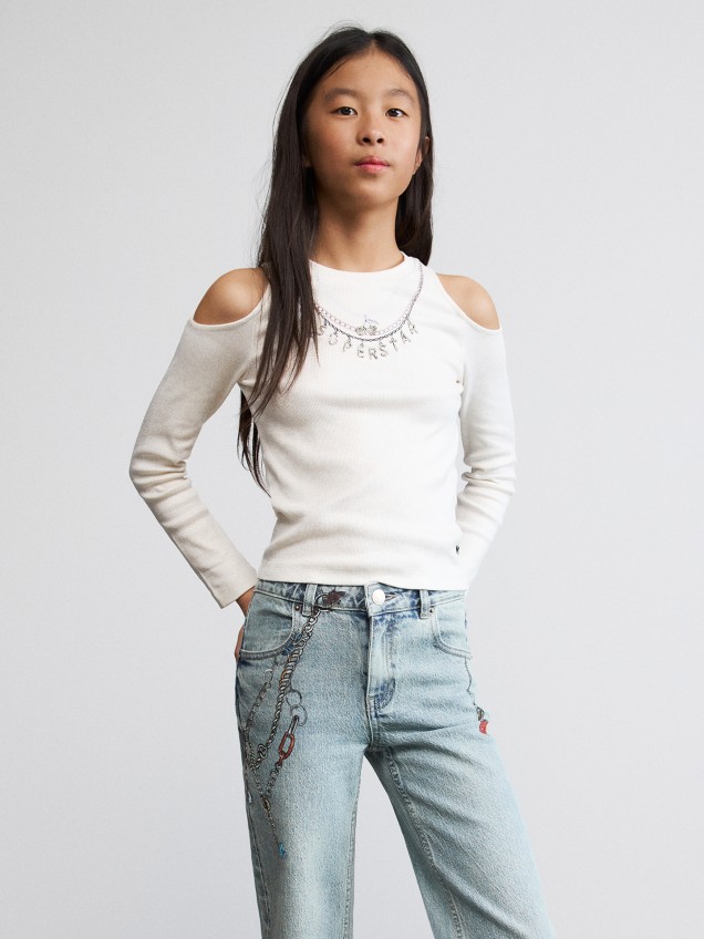 T-shirt com Ombros Descobertos e Corrente