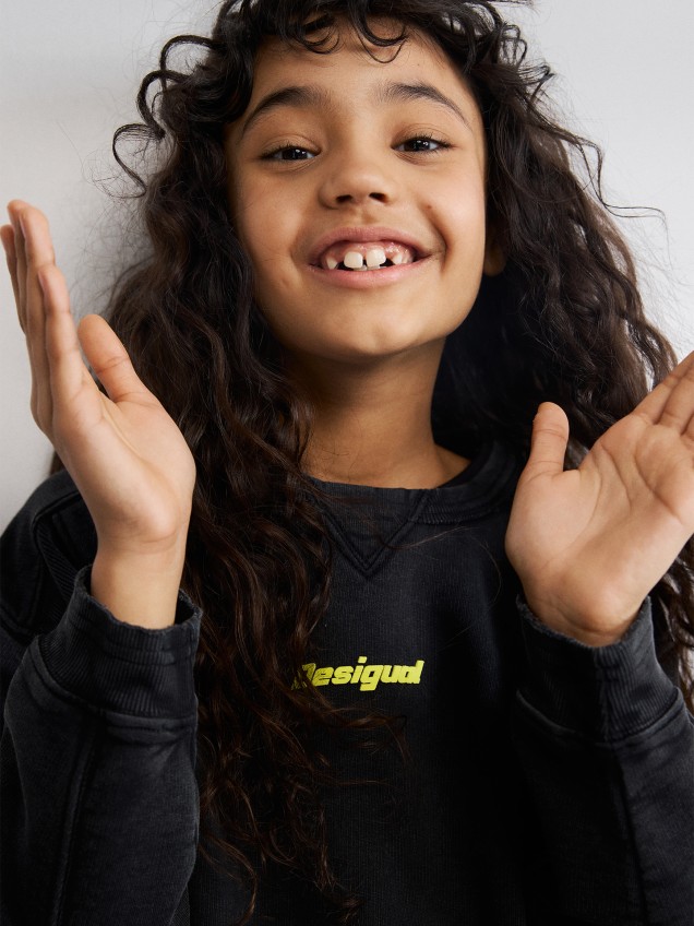 Sweatshirt