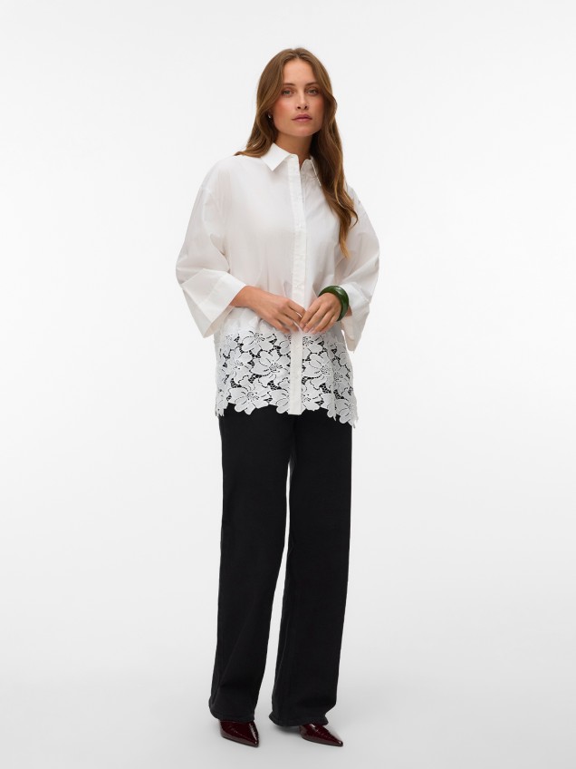 Blusa com Pormenor de Renda