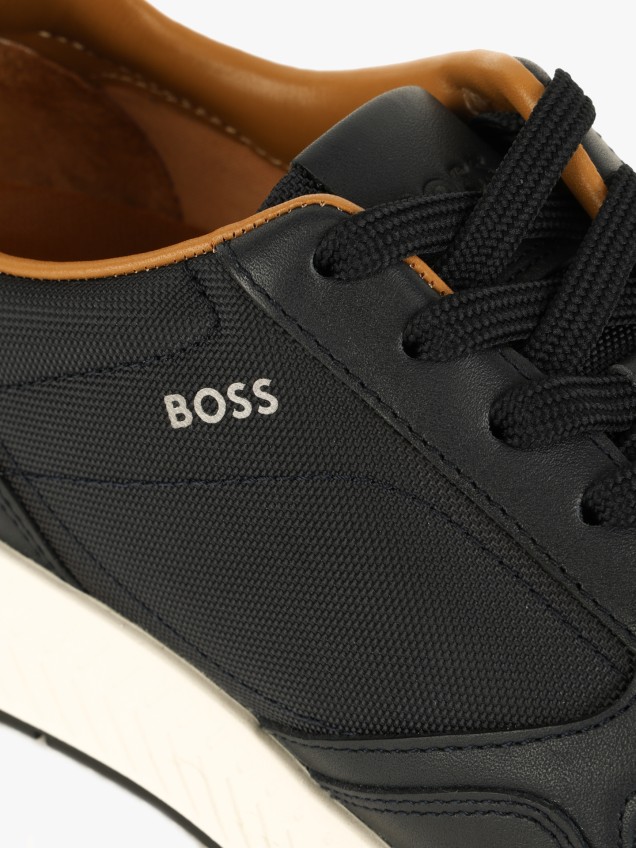 Sapatilhas com Detalhes em Pele