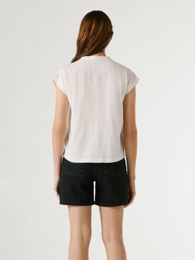 T-shirt com Detalhes Florais Abertos