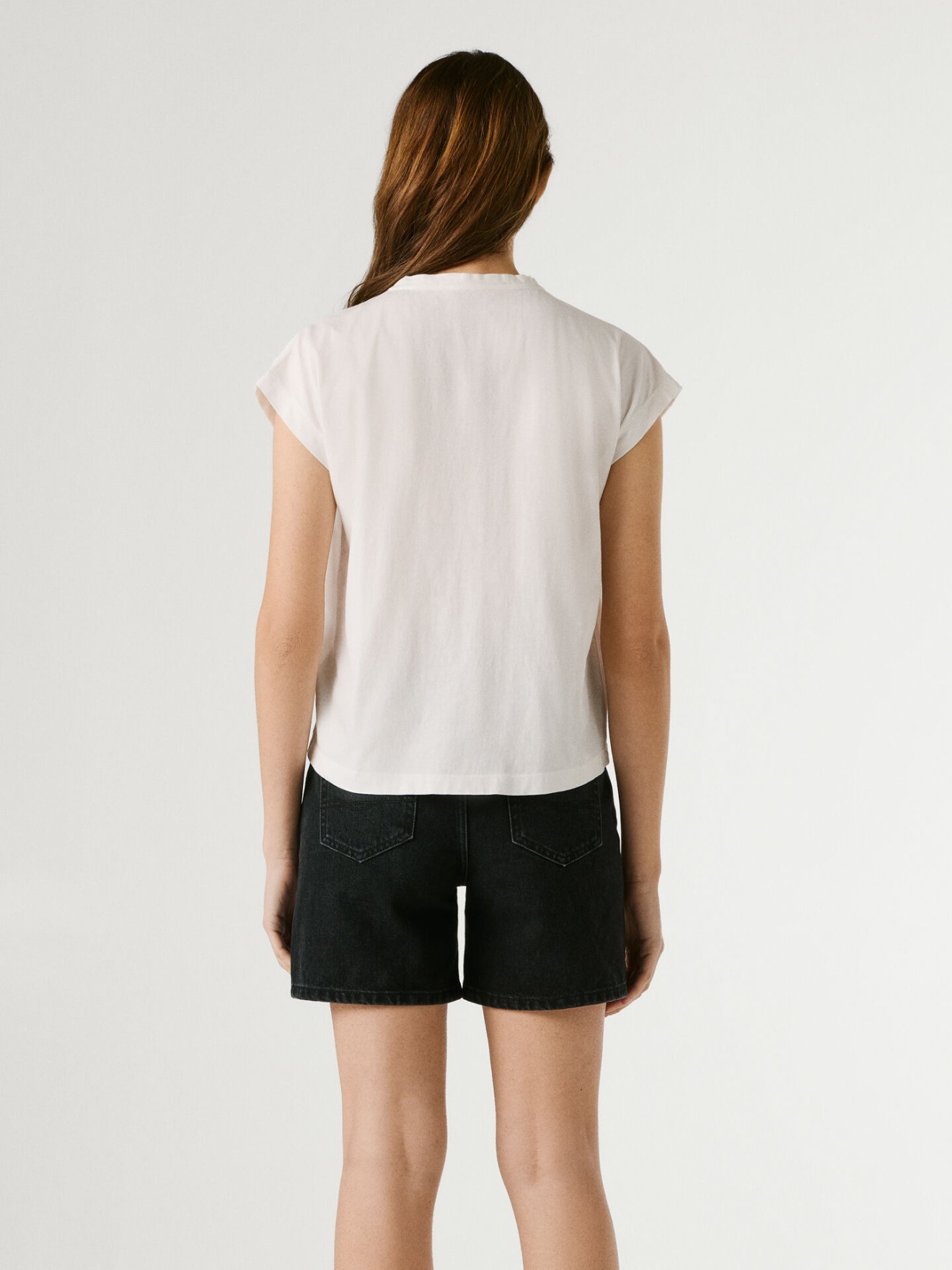 T-shirt com Detalhes Florais Abertos