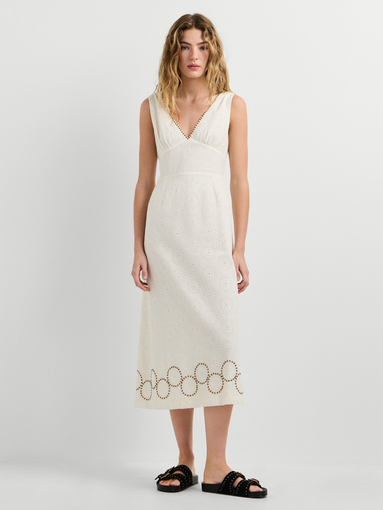 Vestido Comprido com Pormenores Abertos