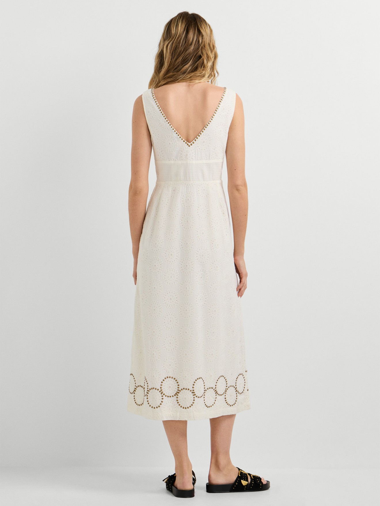 Vestido Comprido com Pormenores Abertos