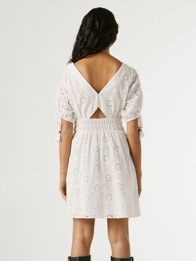 Vestido Curto com Detalhes Abertos