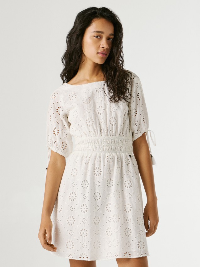 Vestido Curto com Detalhes Abertos