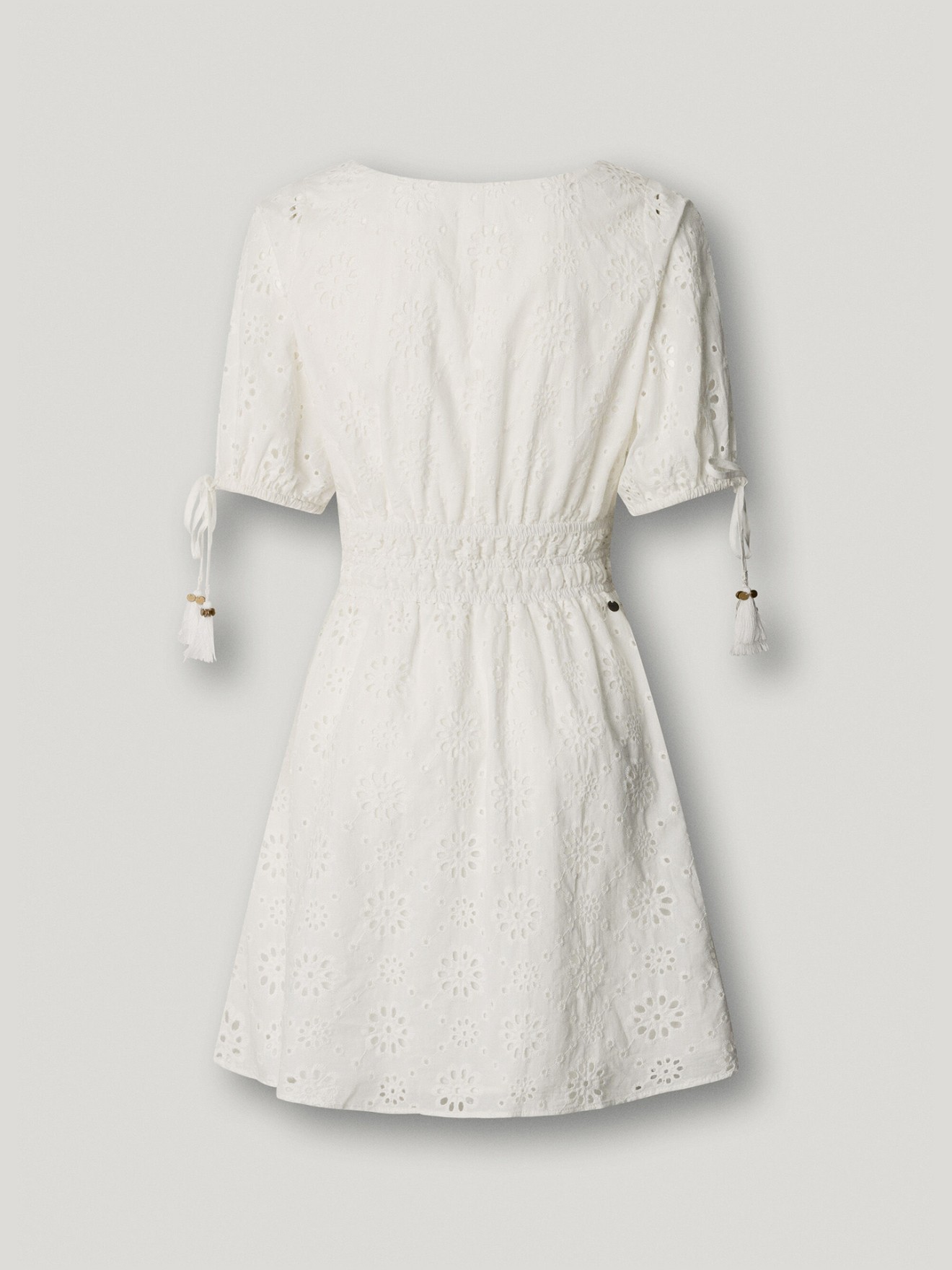 Vestido Curto com Detalhes Abertos