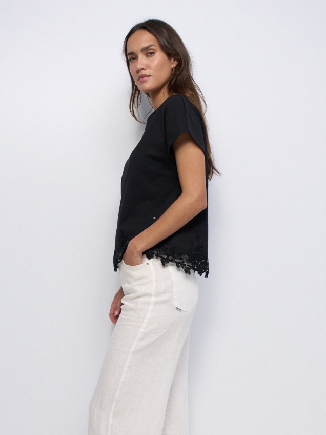 T-shirt com Renda