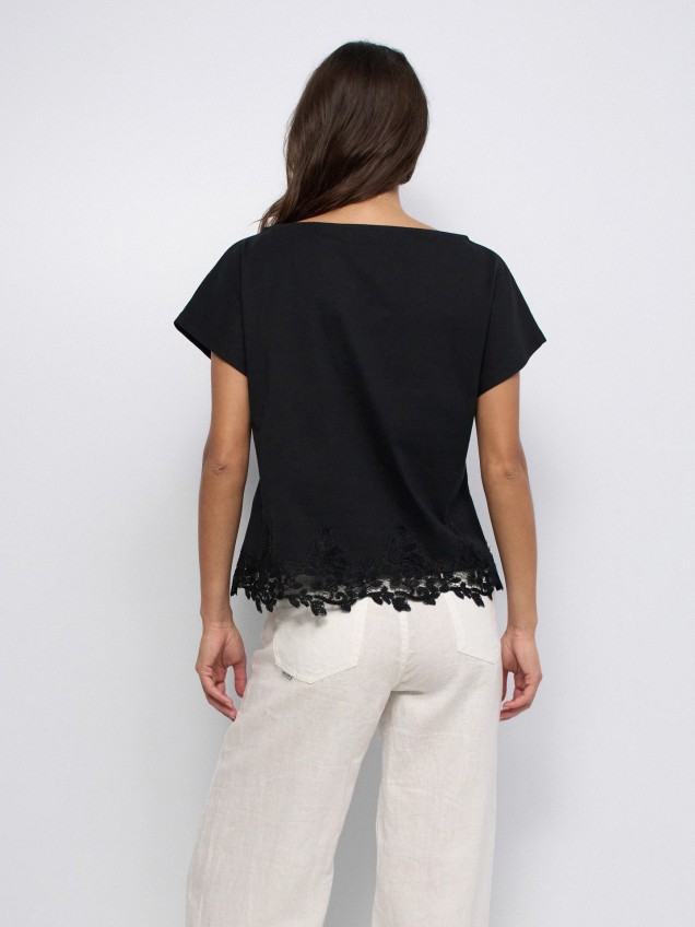 T-shirt com Renda