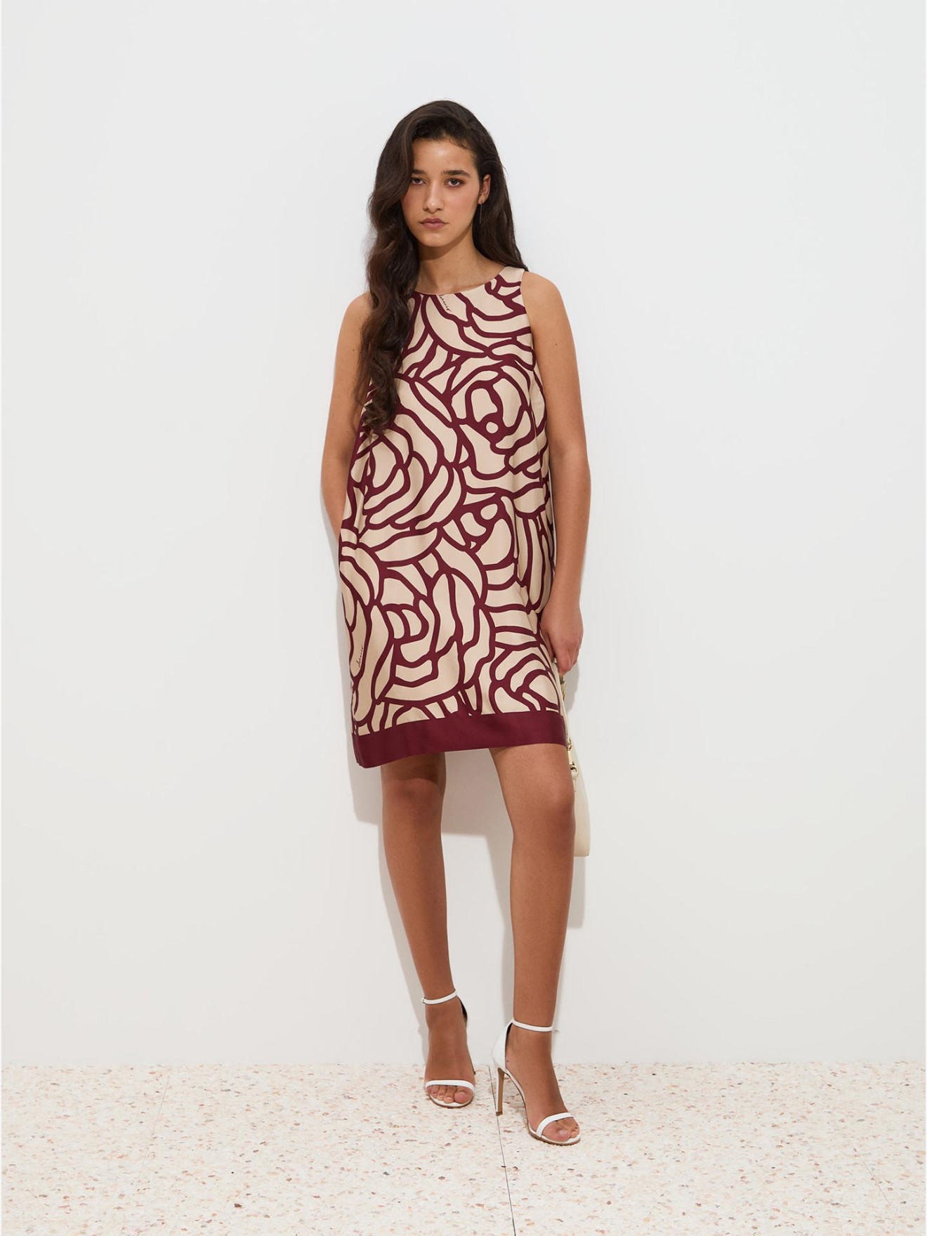 Vestido Curto com Estampado Floral