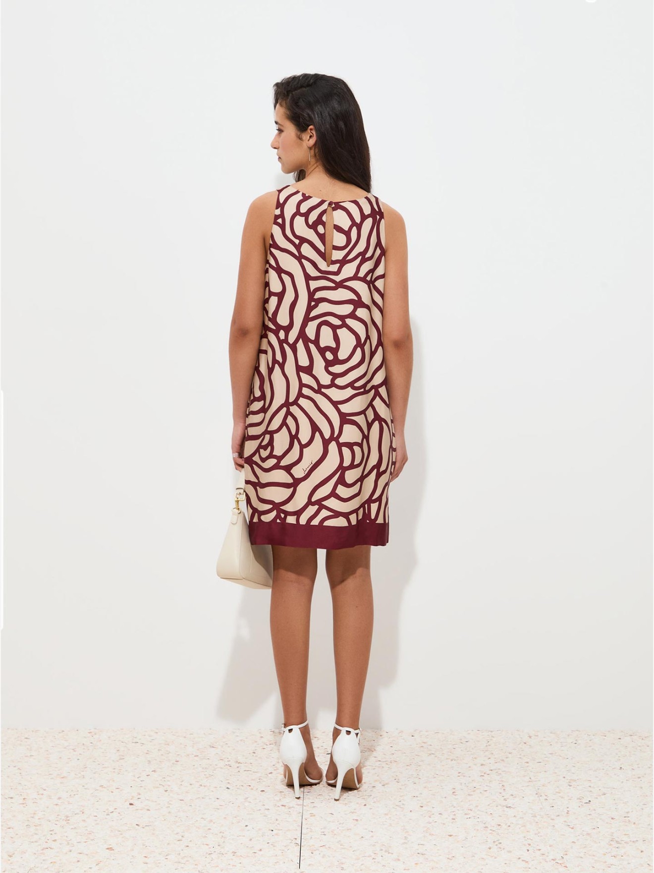 Vestido Curto com Estampado Floral